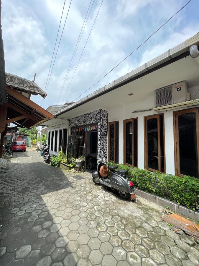 Gorga Hostel Yogyakarta Esterno foto