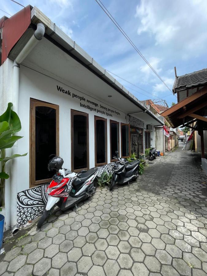 Gorga Hostel Yogyakarta Esterno foto